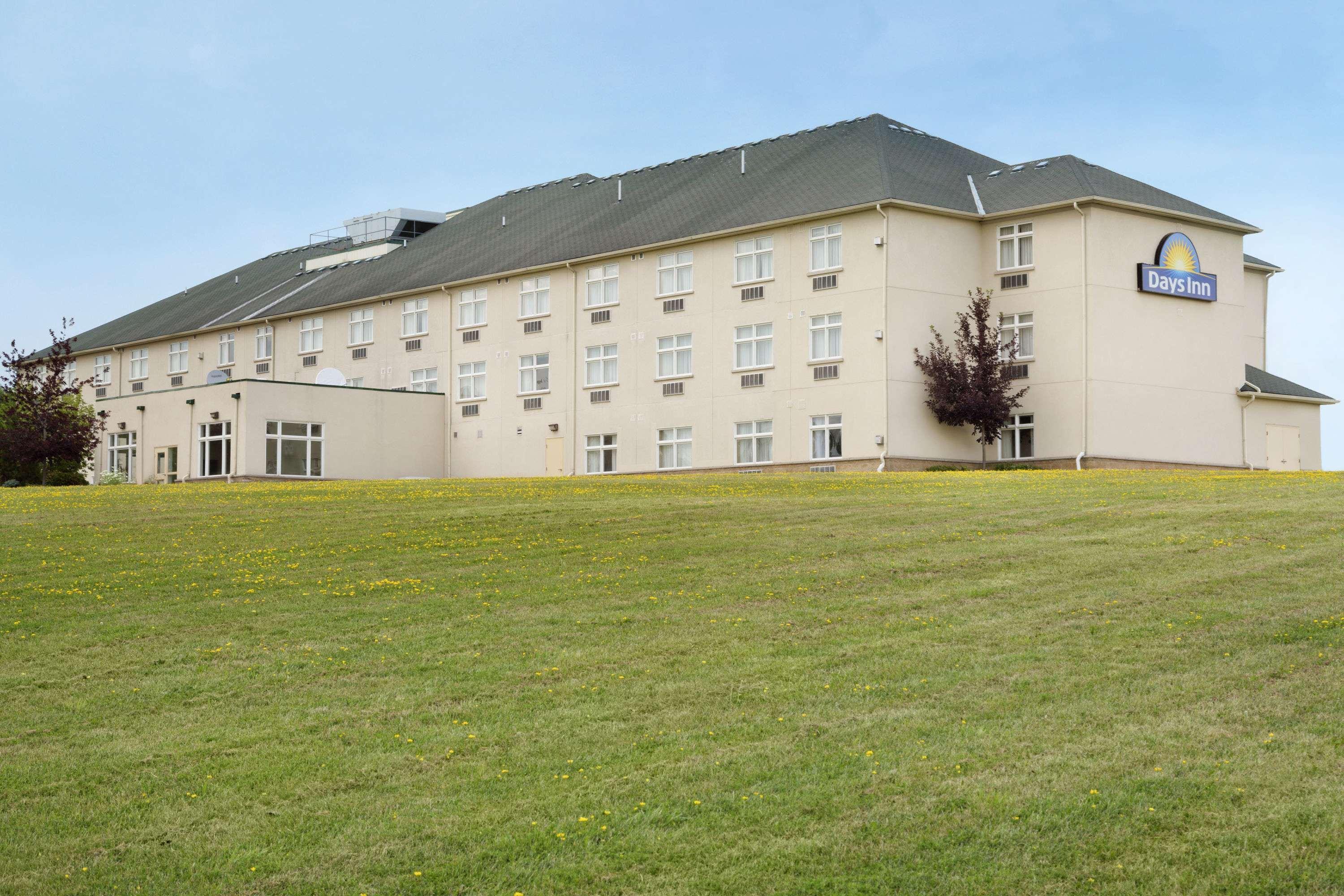 Days By Wyndham Hotel Orillia